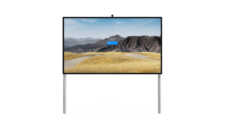 Eine Gesamtansicht des Surface Hub 2S 85 Zoll mit dem Steelcase Roam™ Floor Supported Wall Mount