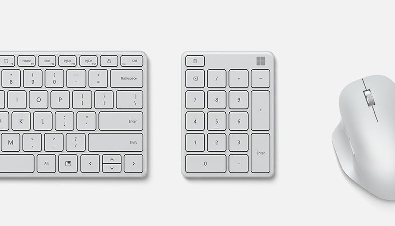 Microsoft Number Pad ligger mellem Microsoft Designer Compact Keyboard og Microsoft Bluetooth® Ergonomic Mouse