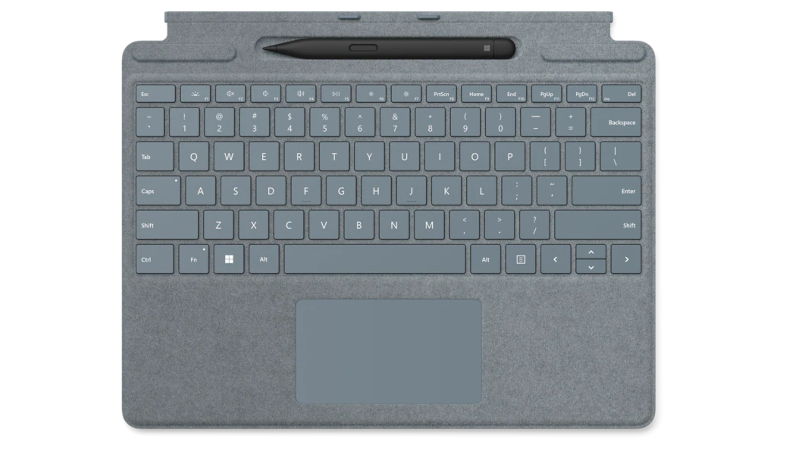 Eine Gesamtansicht des Surface Pro Signature Keyboard mit Slim Pen 2 in Eisblau
