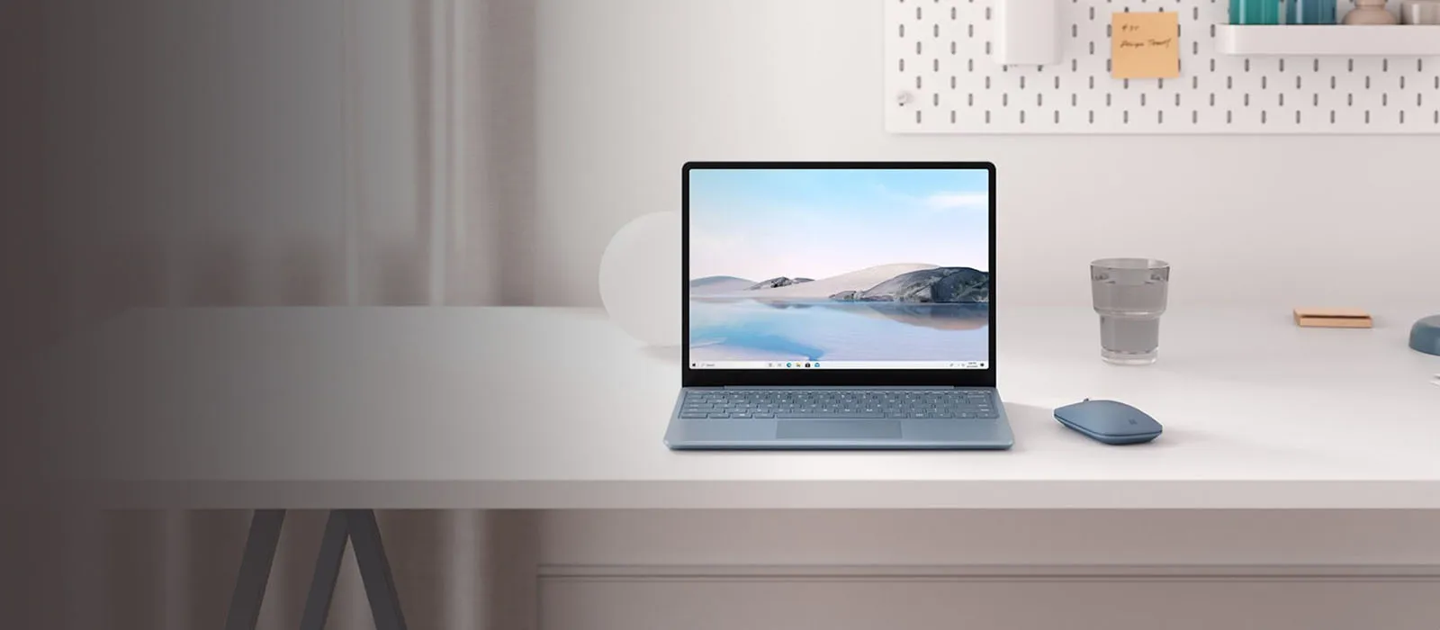 The Surface Laptop Go 3 combines performance, long battery life and elegance The Surface Laptop Go 3 in ice blue is placed on a desk