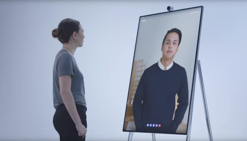 High-quality image transmission with the Surface Hub 2 Camera A person is using the Surface Hub 2S with the Surface Hub 2 Camera for a video call