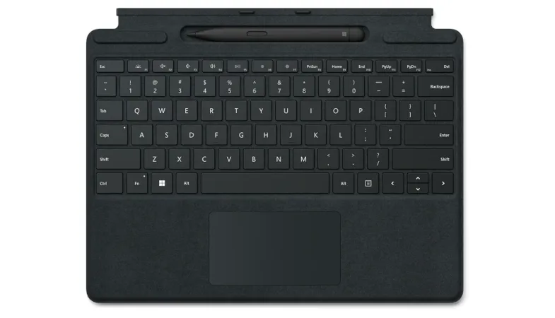Eine Gesamtansicht des Surface Pro Signature Keyboard mit Slim Pen 2 in Schwarz