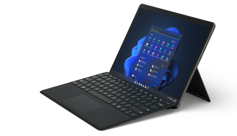 Das Surface Pro 8 in Graphit aus einer seitlichen Perspektive mit Surface Pro Signature Keyboard