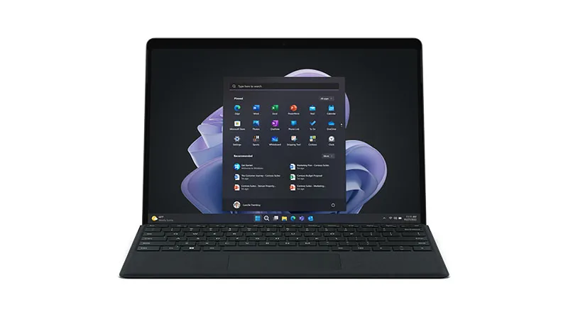 Ein Surface Pro 9 in Schwarz von vorne