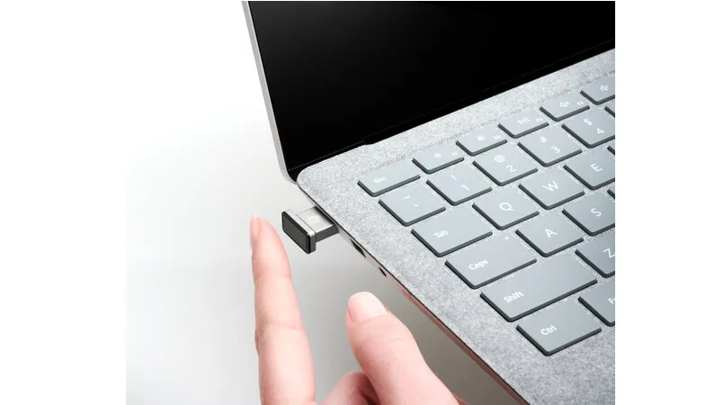 The Kensington VeriMark™ IT Fingerprint Key is connected to a Surface Laptop 