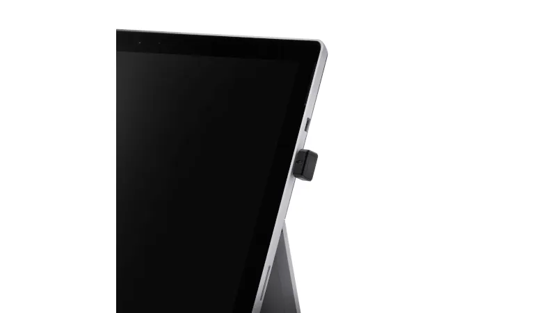 The Kensington VeriMark Fingerprint Key “Designed for Surface”is used on the Surface Pro 